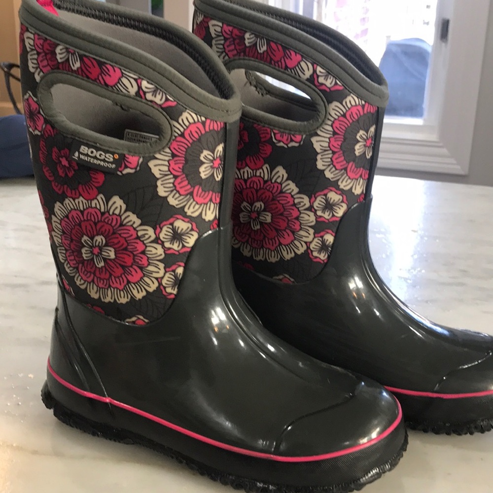 Bogs- youth size 3